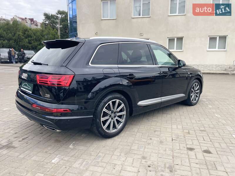 Позашляховик / Кросовер Audi Q7 2017 в Чернівцях