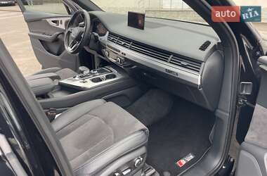 Позашляховик / Кросовер Audi Q7 2017 в 