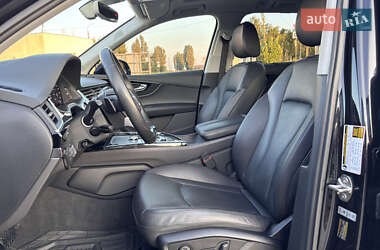 Позашляховик / Кросовер Audi Q7 2017 в 