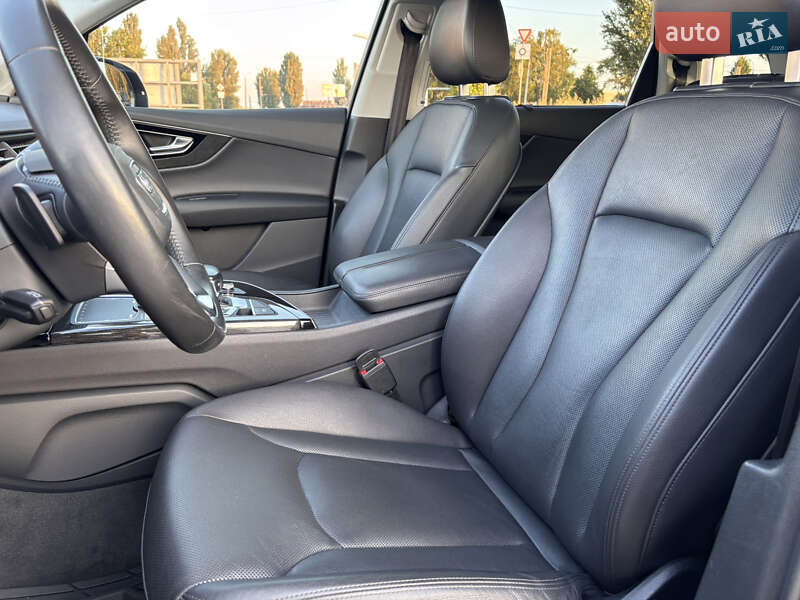 Внедорожник / Кроссовер Audi Q7 2017 в Черкассах