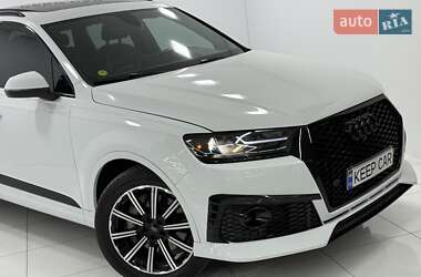 Позашляховик / Кросовер Audi Q7 2018 в 