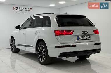 Позашляховик / Кросовер Audi Q7 2018 в 