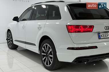 Позашляховик / Кросовер Audi Q7 2018 в 
