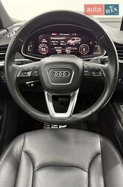 Позашляховик / Кросовер Audi Q7 2018 в 