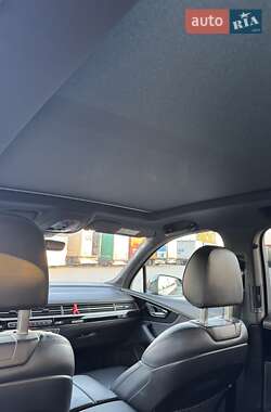 Позашляховик / Кросовер Audi Q7 2018 в 