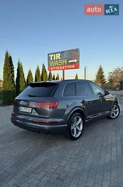 Позашляховик / Кросовер Audi Q7 2018 в 