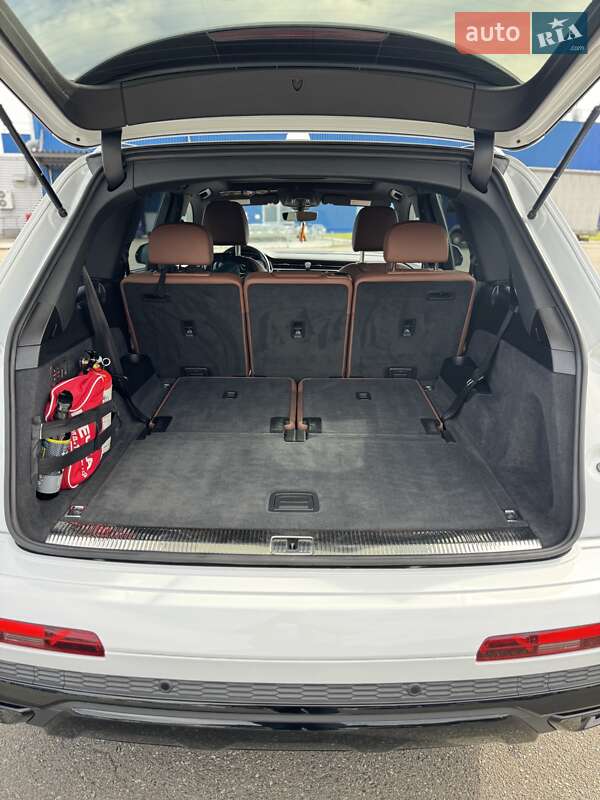 Позашляховик / Кросовер Audi Q7 2021 в Києві