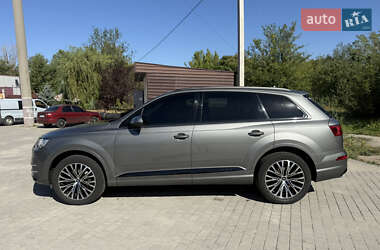 Позашляховик / Кросовер Audi Q7 2015 в 