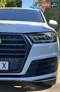 Внедорожник / Кроссовер Audi Q7 2017 в 