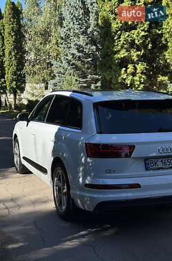 Внедорожник / Кроссовер Audi Q7 2017 в 