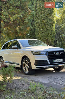 Внедорожник / Кроссовер Audi Q7 2017 в 