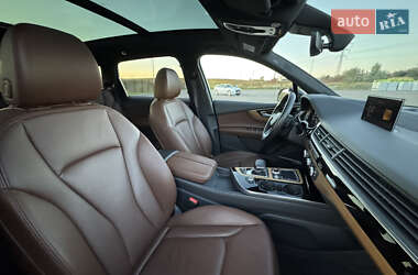 Позашляховик / Кросовер Audi Q7 2016 в 