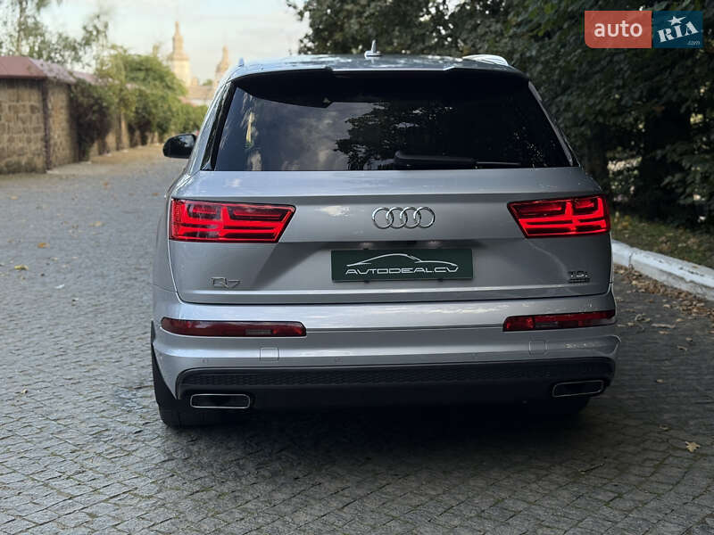 Позашляховик / Кросовер Audi Q7 2016 в Чернівцях