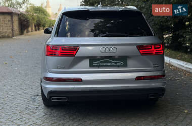 Внедорожник / Кроссовер Audi Q7 2016 в 