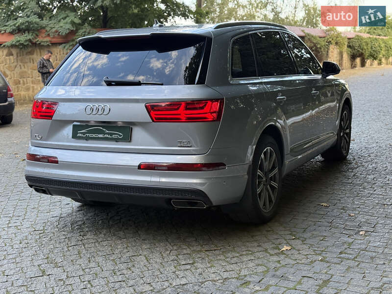 Позашляховик / Кросовер Audi Q7 2016 в Чернівцях