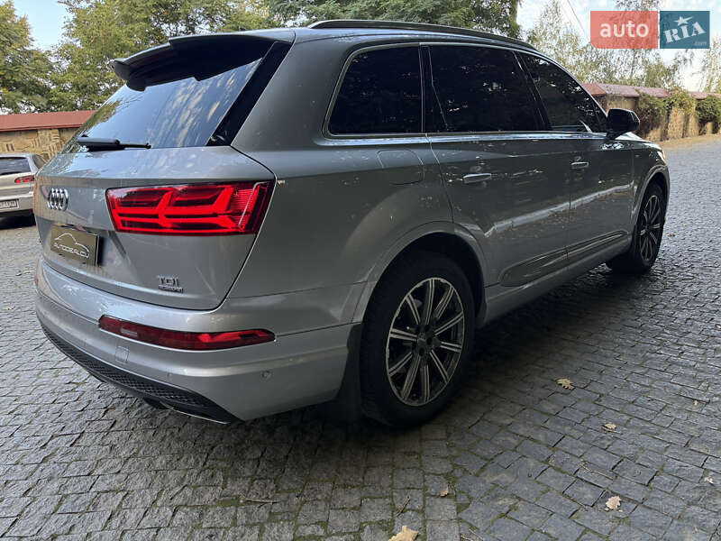 Позашляховик / Кросовер Audi Q7 2016 в Чернівцях