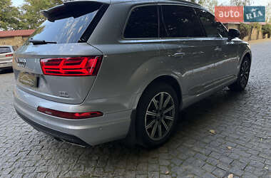 Внедорожник / Кроссовер Audi Q7 2016 в 