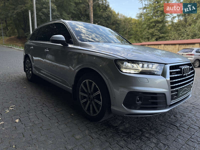 Позашляховик / Кросовер Audi Q7 2016 в Чернівцях