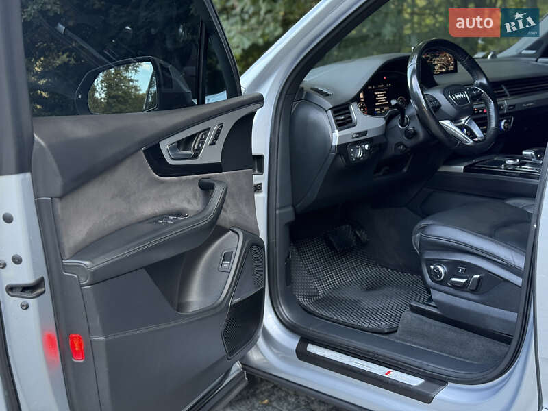 Позашляховик / Кросовер Audi Q7 2016 в Чернівцях