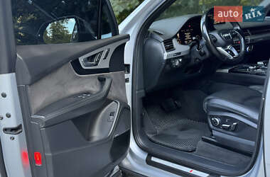 Внедорожник / Кроссовер Audi Q7 2016 в 