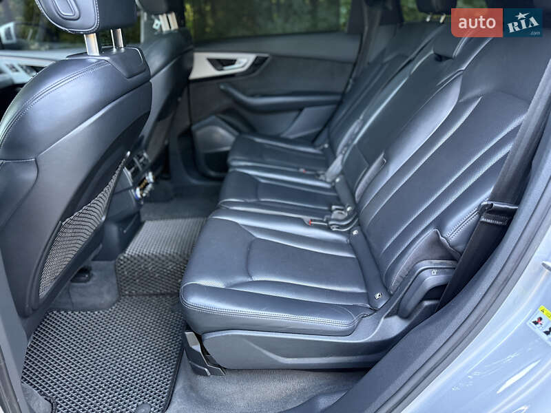 Позашляховик / Кросовер Audi Q7 2016 в Чернівцях