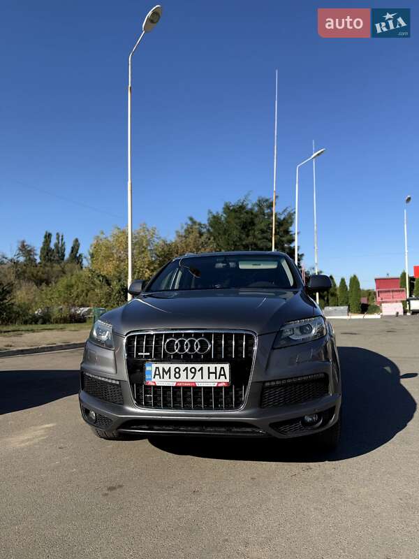 Внедорожник / Кроссовер Audi Q7 2013 в Сумах