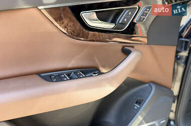 Позашляховик / Кросовер Audi Q7 2017 в 