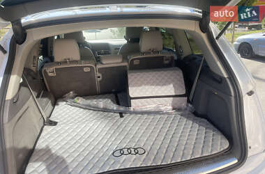 Позашляховик / Кросовер Audi Q7 2012 в 