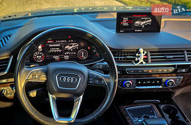 Позашляховик / Кросовер Audi Q7 2017 в 