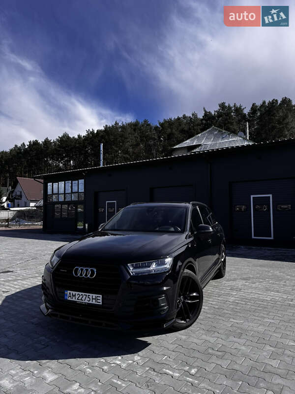 Позашляховик / Кросовер Audi Q7 2018 в 