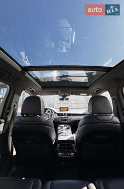 Позашляховик / Кросовер Audi Q7 2018 в 