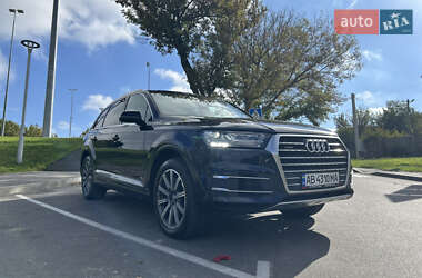 Позашляховик / Кросовер Audi Q7 2016 в 