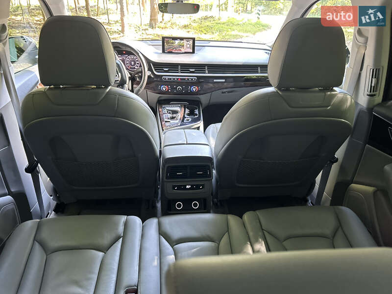 Позашляховик / Кросовер Audi Q7 2016 в Вінниці