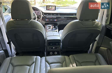 Позашляховик / Кросовер Audi Q7 2016 в 
