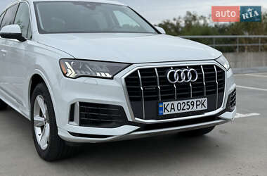 Позашляховик / Кросовер Audi Q7 2023 в 