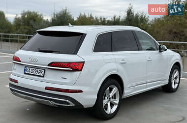 Позашляховик / Кросовер Audi Q7 2023 в 
