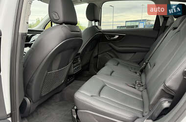 Позашляховик / Кросовер Audi Q7 2023 в 