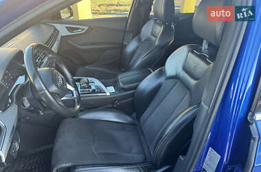 Позашляховик / Кросовер Audi Q7 2016 в 