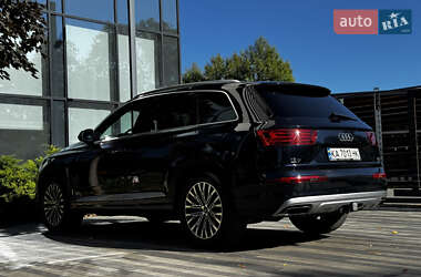 Внедорожник / Кроссовер Audi Q7 2016 в 