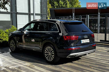 Внедорожник / Кроссовер Audi Q7 2016 в 