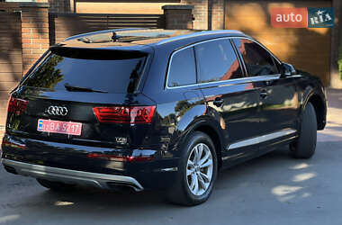 Внедорожник / Кроссовер Audi Q7 2017 в 