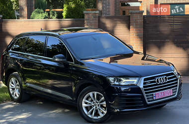 Внедорожник / Кроссовер Audi Q7 2017 в 