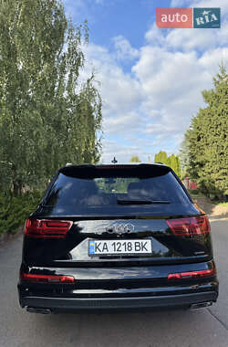 Внедорожник / Кроссовер Audi Q7 2017 в 