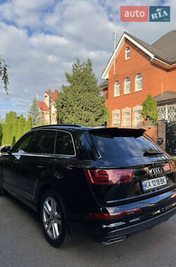 Внедорожник / Кроссовер Audi Q7 2017 в 
