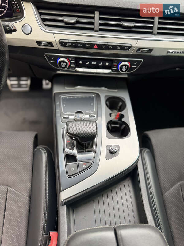 Внедорожник / Кроссовер Audi Q7 2017 в Киеве