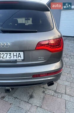 Позашляховик / Кросовер Audi Q7 2013 в 