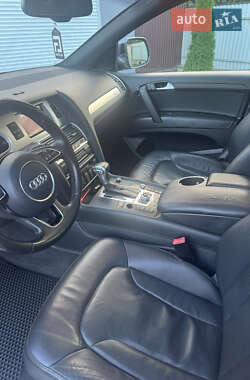 Позашляховик / Кросовер Audi Q7 2013 в 