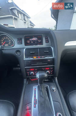 Позашляховик / Кросовер Audi Q7 2013 в 