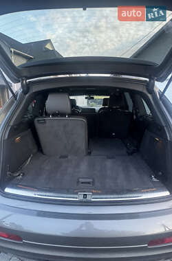 Позашляховик / Кросовер Audi Q7 2013 в 