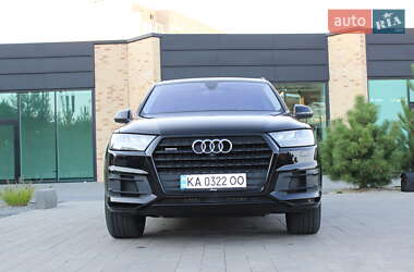 Позашляховик / Кросовер Audi Q7 2016 в 